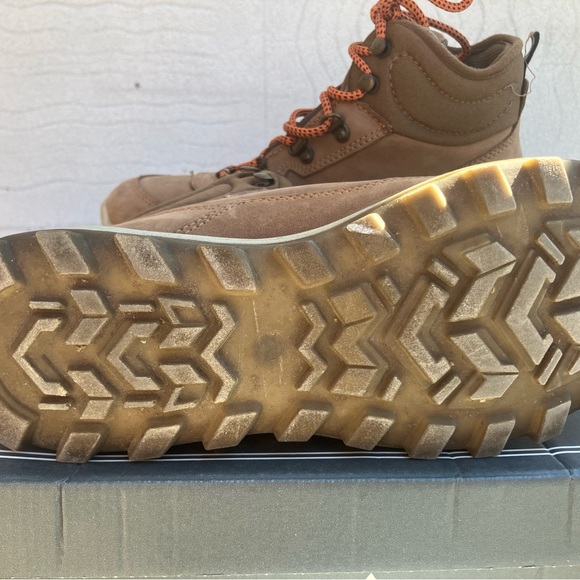 Women’s hiking boots- size 7.5 - Picture 4 of 6